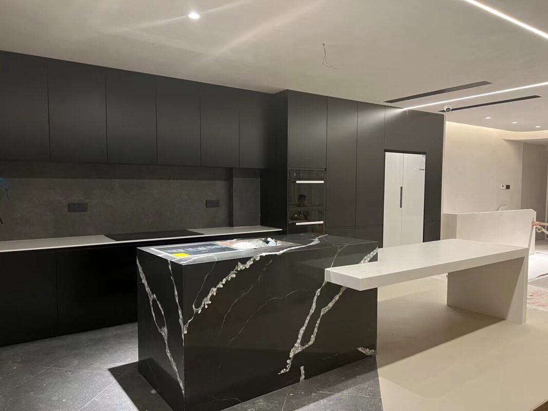 Black Calacatta Artificial Quartz Stone